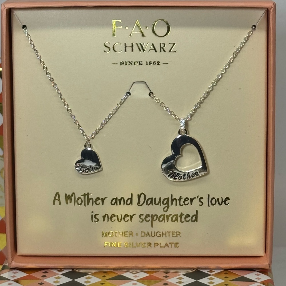 FAO Schwarz Fine Silver Plate Heart Mother Daughter Pendant 2 Pc Necklace Set